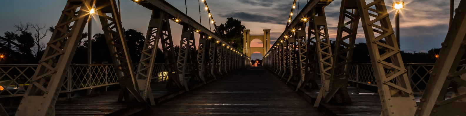 Waco historical suspension bridge